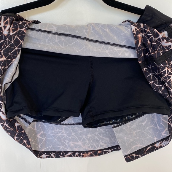 Lululemon size 6 Mink Jogger skirt - Picture 3 of 4